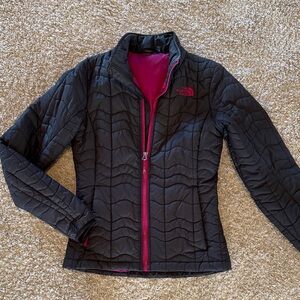 The North Face Women's Black and Pink Ski Jacket